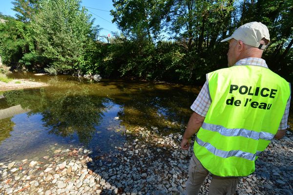 Dans le Rhône, le niveau préoccupant des cours d’eau a conduit début août au déclenchement de l’alerte « crise sécheresse » qui s'est traduite par la mise en place d’importantes mesures restrictives en eau