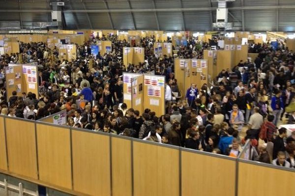 Dans la hall olympique, le forum de la saisonnalité d'Albertville