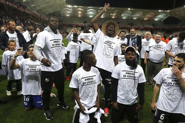 Les joueurs d'Amiens pourraient finalement ne pas jouer en Ligue 1 la saison prochaine en raison d'irrégularités d'un agents, actionnaire du club et directeur sportif.