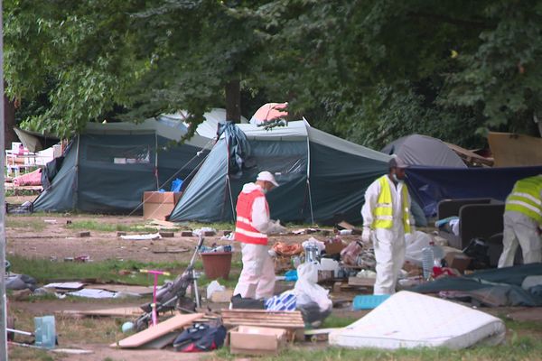 Campement de sans-abris au square du Krimmeri démantelé.