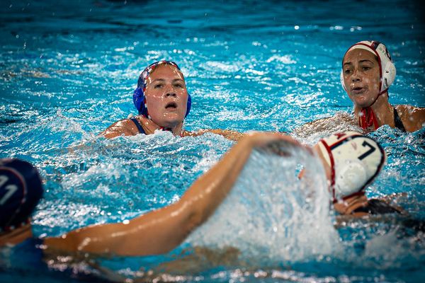 Aurélie Battu avec l'équipe de France de Water Polo face aux américaines lors des JO de Paris 2024