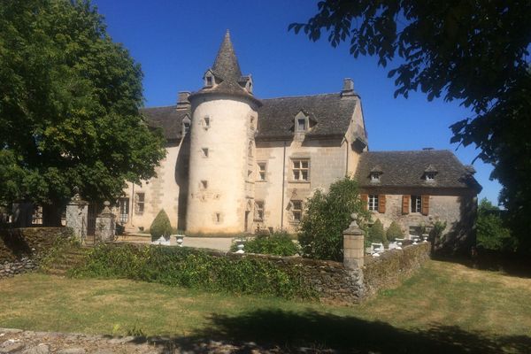 Après quatorze années de rénovation, le Château de Rilhac-Xaintrie appelle à la découverte de neuf siècles d'histoire.