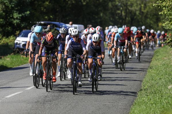 Les 130 coureuses s'apprêtent à rouler sur les routes de l'ex Haute-Normandie pour la seconde édition du Tour de Normandie, vendredi 15 mars 2024.