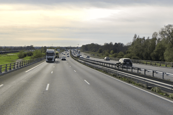 L'accident de la route impliquant quatre véhicules a eu lieu sur l'autoroute A 10, dans le sens Paris - Bordeaux, à hauteur de la commune de Cubzac-les-Ponts. 