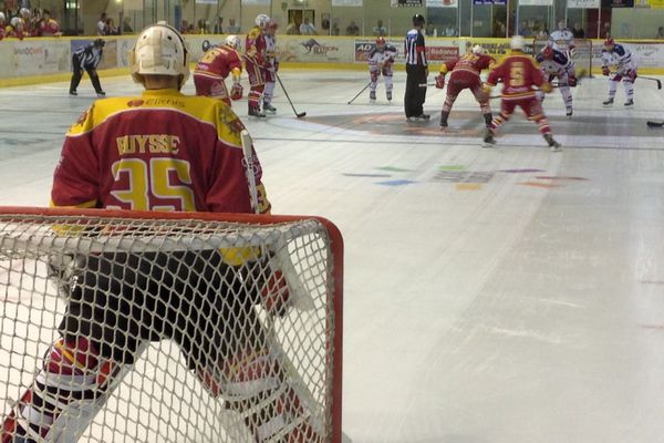 Henri-Corentin Buysse (gardien de Dijon) n'a rien pu faire face au talent du jeune Grenoblois Alexandre Texier, auteur de 3 buts ce mardi 13 septembre 2016.