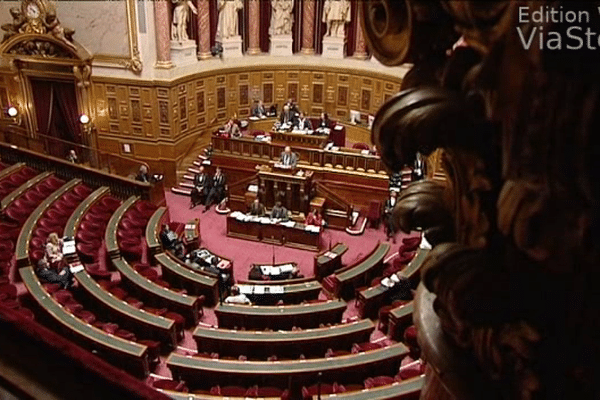 01/07/14 - Débat sur la Corse devant un Sénat vide