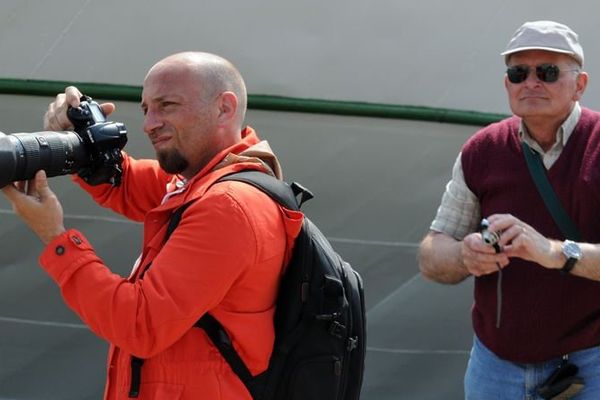 Petits appareils ou gros objectifs, les photographes sont légions sur les quais de l'Armada.