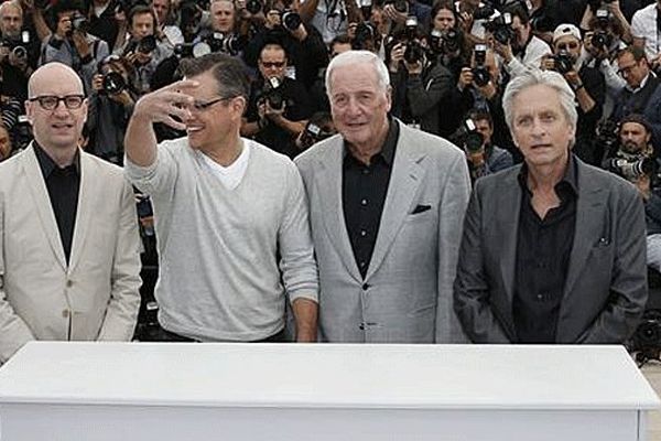 "Behind the Candelabra", l’histoire peu connue en France du flamboyant pianiste Wladziu Valentino Liberace, mise en scène et en musique par Steven Soderbergh, Matt Damon, Jerry Weintraub et Michael Douglas. Cannes 2013