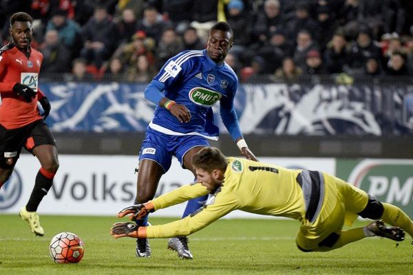 Arrêt du gardien rennais Benoît Costil dans le match de Coupe de France où Rennes a été éliminé en 16e à domicile face à Bourg-en-Bresse - 19/01/2016
