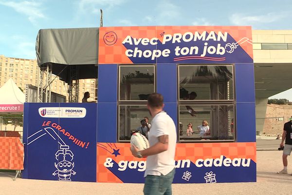 La société de recrutement a installé une attraction gratuite au coeur d'un festival qui a beaucoup de succès auprès des jeunes à Marseille.