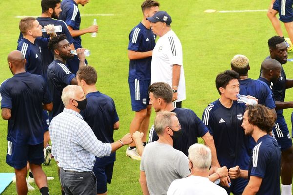 Les Girondins le 10 août dans les Landes lors d'un entraînement, en présence de leur nouvel entraîneur Jean-Luc Grasset