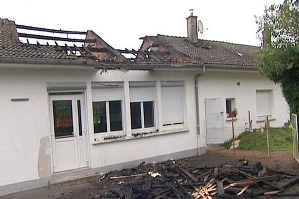 L'incendie s'est déclaré vers 17h45 mercredi dans l'école de Raye-sur-Authie, petite commune située à la frontière du Pas-de-Calais et de la Somme