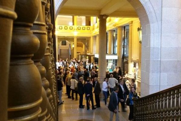 Affluence au palais de justice de Limoges ( élections sénatoriales, dimanche 28 septembre 2014)