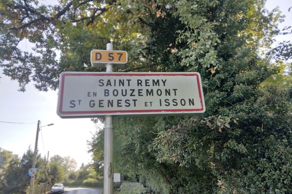 Avec ses 45 caractères, Saint-Remy-en-Bouzemont-Saint-Genest-Isson (Marne) est la commune avec le nom le plus long de France.