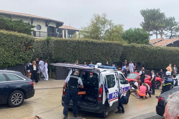 Un témoin a photographié l'interpellation de l'homme à l'origine de la course poursuite, "ils ont eu beaucoup de mal à le maintenir au sol, il était rouge de colère" a t-il pu constater