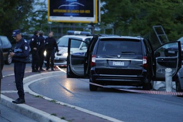 Le 6 mai 2014, devant l'hôpital l'Archet de Nice. Hélène Pastor et son chauffeur vienne d'être abattus. Une longue enquête débute, qui aboutira au procès de huit accusés devant la cour d'assises des Bouchez-du-Rhône, en septembre 2018.