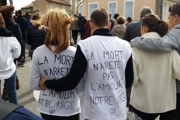 Dans la foule , beaucoup d'amis venus rendre hommage aux deux adolescentes