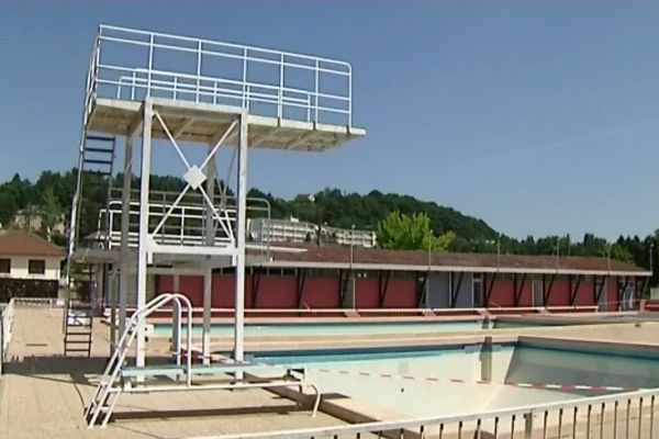 La piscine est pour l'instant fermée, et ses bassins sont ...vidés !!!