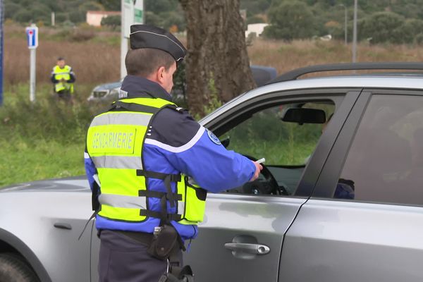 Les contrôles routiers s'intensifient à quelques jours des fêtes de fin d'année.