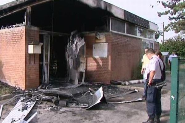 L'école maternelle Voltaire a été incendiée lors des émeutes à Amiens nord le 13 août 2012.