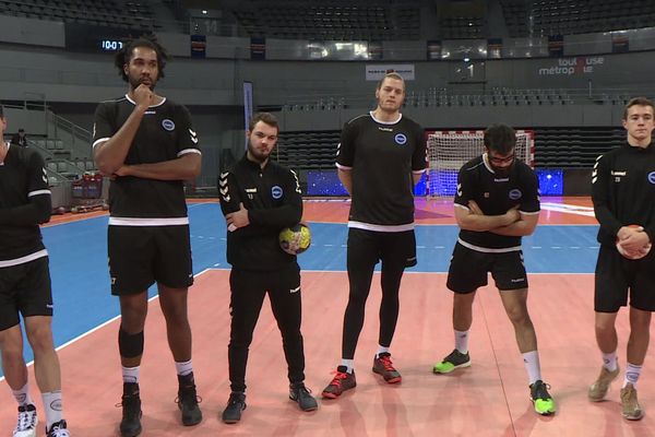 La suspension du championnat par la LNH a contraint les joueurs du Fenix handball à renoncer au match au sommet contre Nantes.