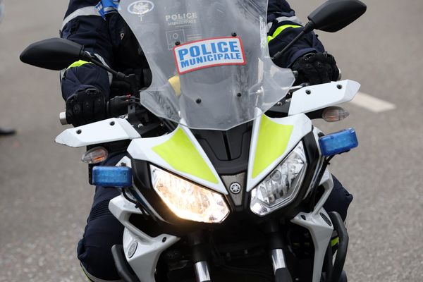 Une moto employée par la police municipale de Mulhouse.