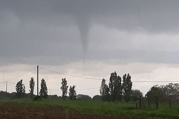 A la différence de la tornade, le tuba ne touche pas le sol