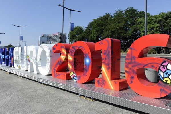 Le compte à rebours, avant l'Euro 2016, à Saint-Denis (Seine-Saint-Denis).