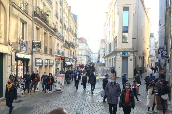 Il y avait bien plus de magasin ouverts et de clients le samedi à Nantes.