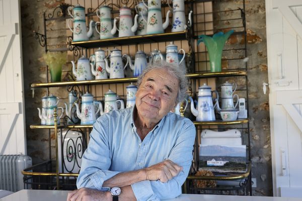 Le chanteur Pierre Perret originaire de Castelsarrasin dans le Tarn-et-Garonne fête ses 90 ans.