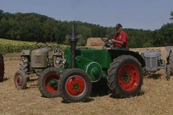 Vieux tracteurs à Beaupuy dans le Lot-et-Garonne