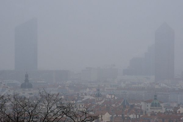 Aucune mesure n’est contraignante à ce stade, toutefois les mesures et postures sont recommandées dans le Rhône et la métropole de Lyon.