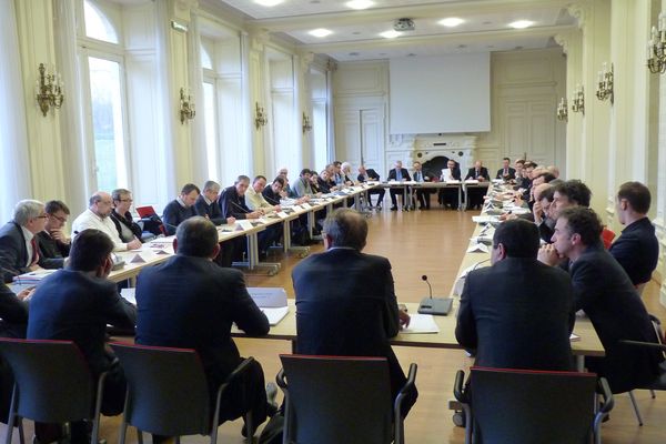 Voulue par Arnaud Montebourg, la réunion tripartite réunit régulièrement représentants des pouvoirs publics, des employés et de la direction. Ici à la préfecture de Rennes, le 11 février dernier.