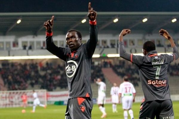 L'arrière Lorientais Vincent Aboubakar, après avoir marqué son but