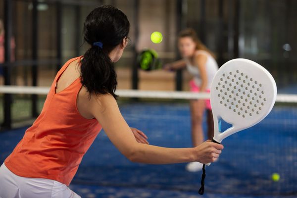 Le Padel un sport de raquette phénomène de société