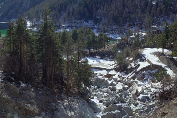 Le 2 octobre 2020, la tempête Alex ravage les Alpes-Maritimes et détruit la route qui mène au hameau de Castérino.