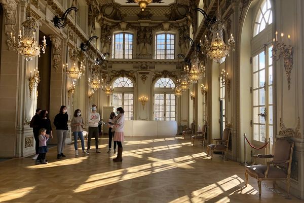 En ce début des vacances d'hiver, l'Opéra national de Lorraine propose des visites guidées afin de découvrir l’architecture du magnifique théâtre chargé d’histoire.