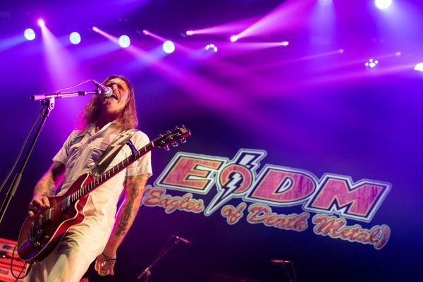 Le chanteur Jesse Hughes et les EAgles of Death Metal ont annoncé leur venue à la Rodia à Besançon, le 18 avril 2022.