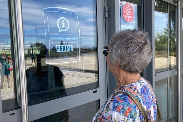 Les habitués du complexe aquatique de Bourg-de-Péage ont trouvé porte close.