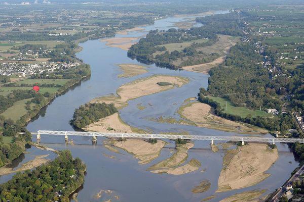 La Loire vue du ciel à Saumur, 2011