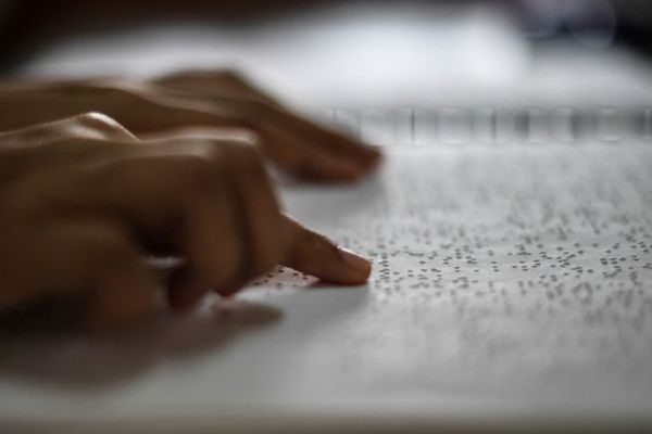 Les livres en braille sont une des solutions pour permettre aux malvoyants de lire.