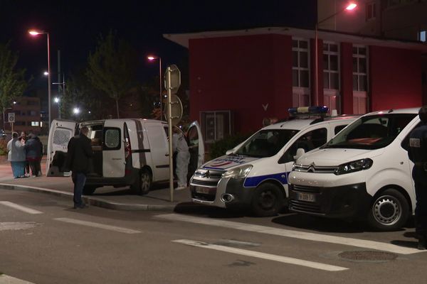 La police présente après le tir mortel de ce 17 mai dans le quartier de Planoise à Besançon.