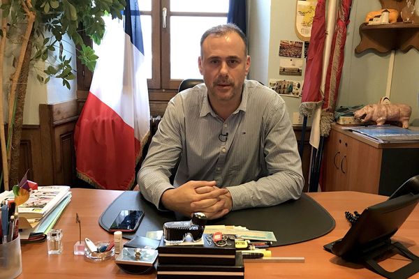 Stéphane Martin dans son bureau de la mairie de Gondrecourt-le-Château le 27 février 2020