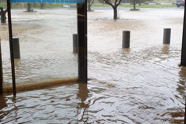 Le supermarché inondé à Esperaza dans l'Aude, après les inondations due au passage de la tempête Gloria. janvier 2020