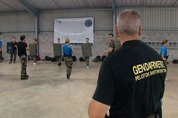 Entraînement des futurs gendarmes réservistes à Saint-Astier