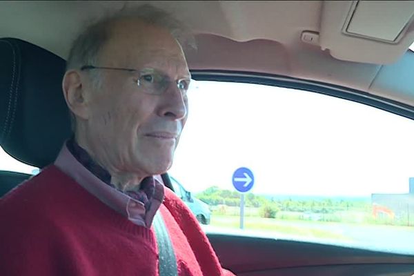 Michel, 77 ans, l'un des 80 seniors participants à ces ateliers routiers, théoriques et pratiques.