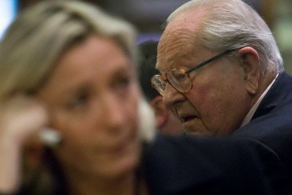 Marine Le Pen opposée à la candidature de son père tête de liste en Paca.