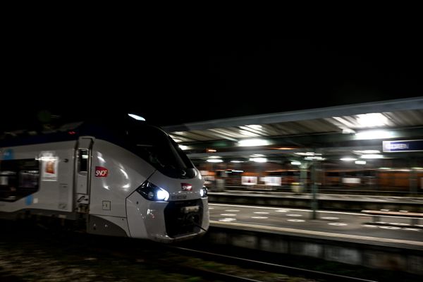 Les trains circulent à nouveau sur la ligne Rouen-Paris ce mardi 10 décembre 2024. Mais attention, entre Yvetot et Le Havre, ce n'est pas totalement le cas. La SNCF annonce une reprise progressive. Des cars de substitutions ont été mis en place