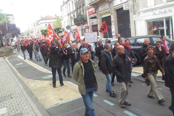 A Angoulême, la mobilisation du 1er mai a rassemblé environ 350 personnes. 