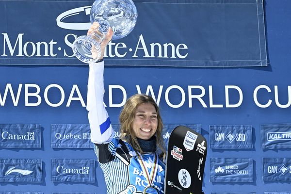 La snowboardeuse savoyarde Chloé Trespeuch a remporté pour la première fois de sa carrière le classement général de la coupe du monde.